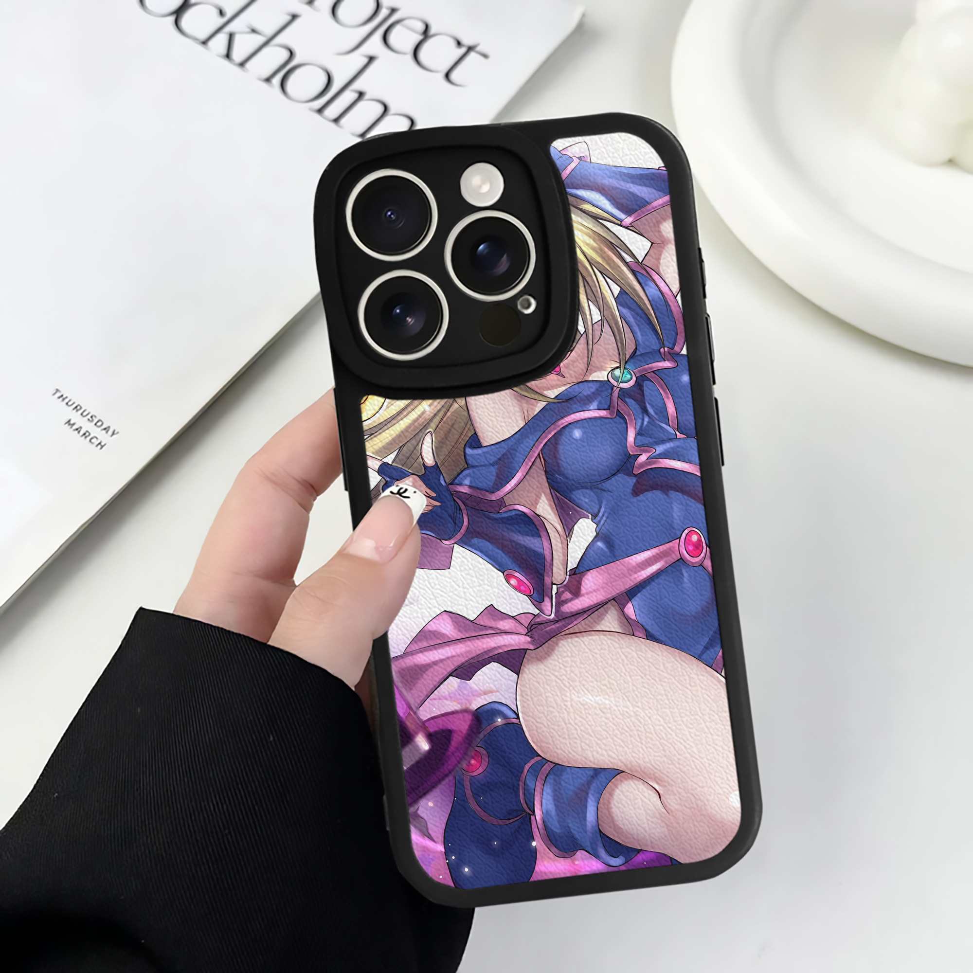 （画像用） 遊☆戯☆王 Yu-Gi-Oh! 【iPhone 16シリーズ対応】シリコンスマホケース（レザー調） 材質：シリコン